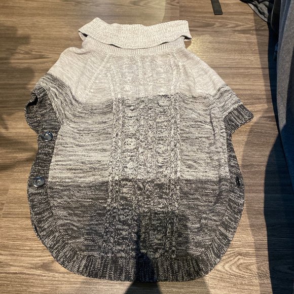 Old Navy Grey Turtle Neck Poncho Sweater, Size Small - Picture 1 of 1